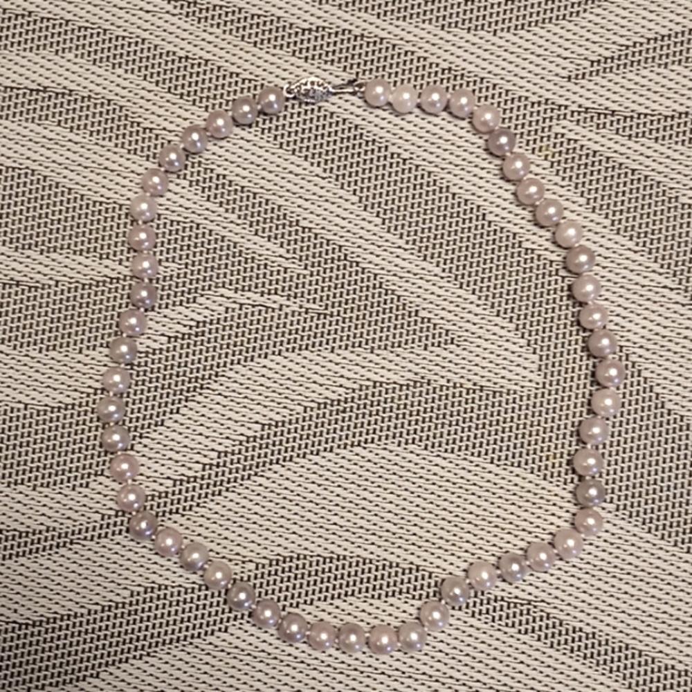 Freshwater pearl necklace w/ authenticity certificate
